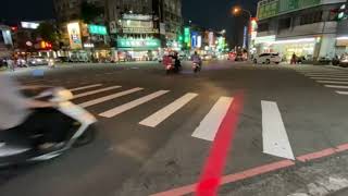 台中試辦投影式紅綠燈 增提醒「低頭族」光源