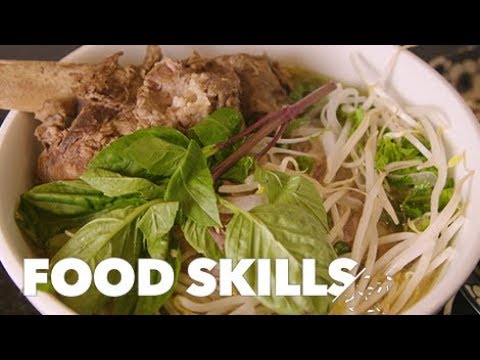 フォーをプロのように食べる方法｜食の技術 (How to Eat Pho Like a Pro | Food Skills)