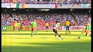 WM 1990: Rene Higuita gegen Roger Milla