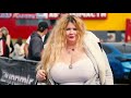Ксения Атаева с огромной грудью на дрифте зрители в шо�