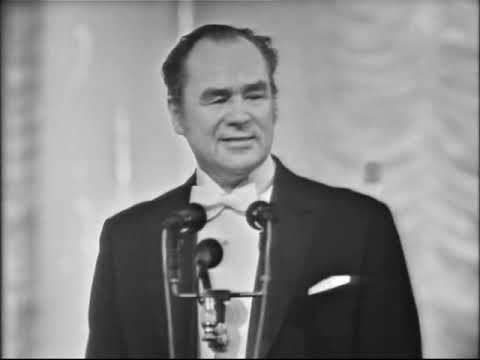 Триумф Георга Отса. Королева Гаснут зори На стихи Есенина Georg Ots is singing. Koroleva Gasnut Zori