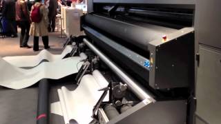 Drupa 2012 candid: setting up three rolls for multi-queue on the EFI/VUTEk GS5000r.m4v