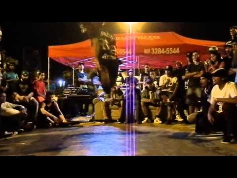 True Floor 2013 - Top 32 - P.H ( Furia Break ) vs Yanka ( Resistencia Ativa )