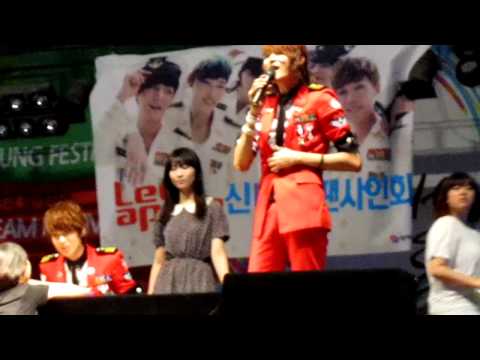 120729 LedApple Daejeon Fansign - Kyumin 3
