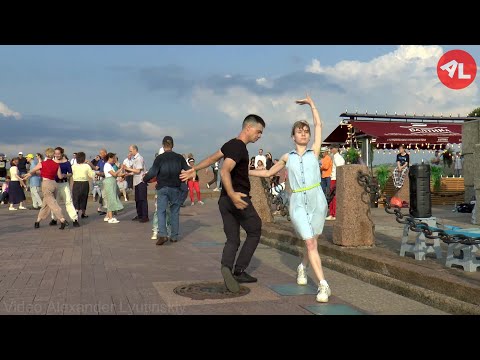 Румба. Бальные танцы (2023) Alessandro Olivato feat. Mikee Introna - Raggio Di Luce