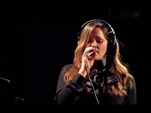 Anna Christoffersson feat.  Edgeology - Body and Soul - Live