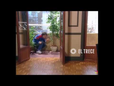 NICOLÁS CABRE ESCUPIENDO A UN VECINO EN SON AMORES - 2002