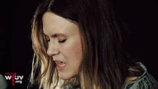 Juliana Hatfield - "Wonder Why" (Live at WFUV)