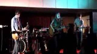 Bethany Dillon singing Top of the World at Florida Southern