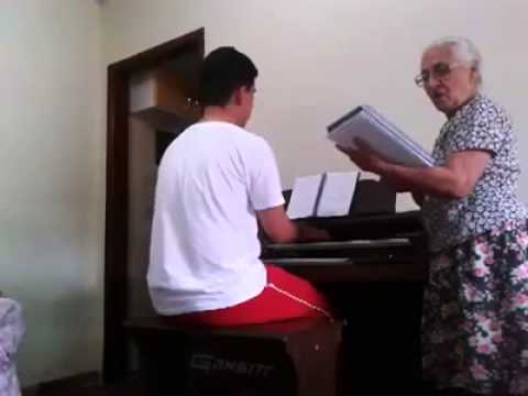 HINO 365 - CCB hinário 5 - Irmã cantando - CONTRITO, VENHO A TI