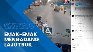 Viral Emak-emak yang Tak Sadar tengah Mengadang Laju Truk saat Mau Menyeberang, Aksinya Bikin Geram!