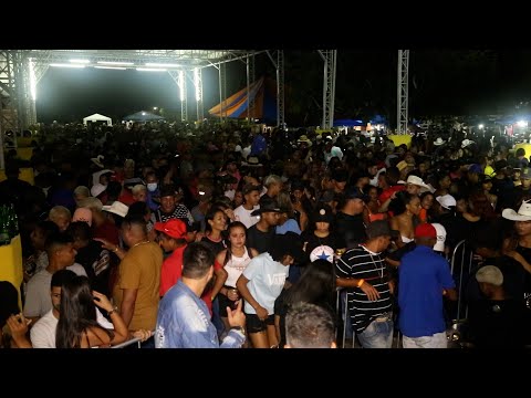 DINEI LIANDRO AO VIVO NO PARQUE DE VAQUEIJADA MENEZES - ITABORAÍ - RJ