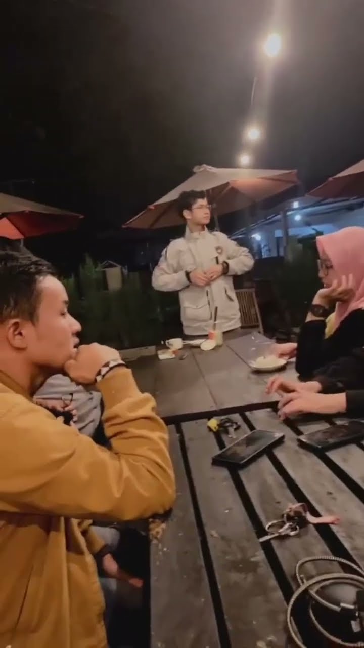Nongkrong sambil ngopi di kafe cozy ini, bikin hari jadi lebih ceria! ☕✨