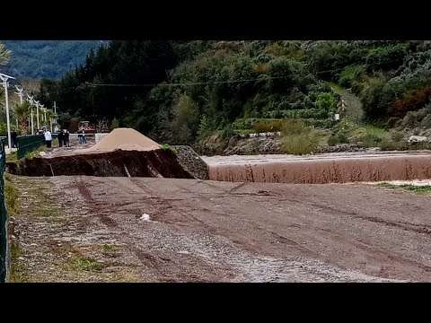 Karaçay'da yol çöktü