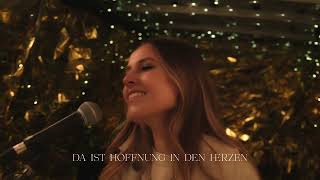 Video zu 'Ein Bisschen Weihnachten' ansehen Video zu 'Ein Bisschen Weihnachten' ansehen