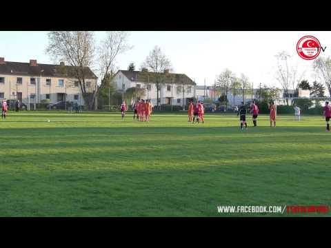 Eine schöne Parade vom Türkischen SV Fulda Keeper Erdem Güclü