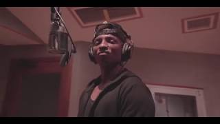 Rico Davis Performs &quot;Hustle Harder&quot; For Singersroom&#39;s &#39;Voice &amp; Acoustics&#39; Series