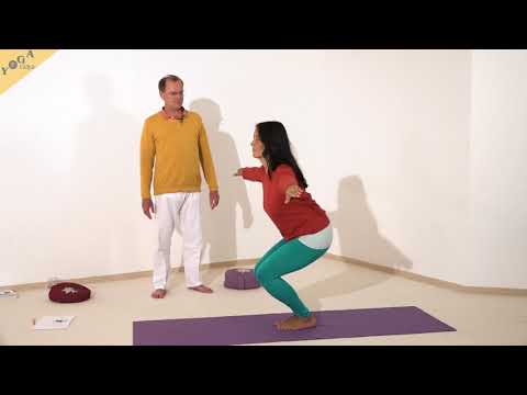 Stuhl-Haltung mit seitlich gestreckten Armen - Yoga Asana Lexikon