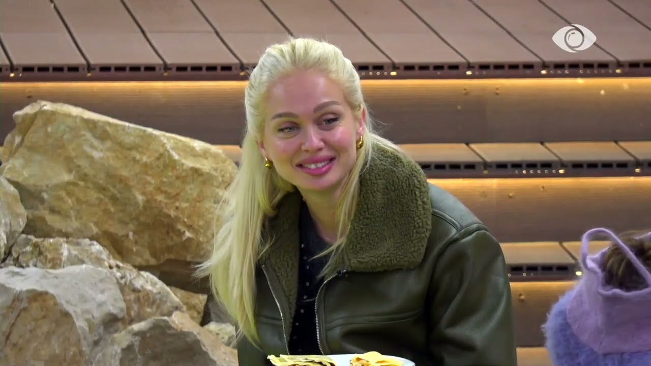 “Ne jemi si turista…”/ Në rolin e një geishe, Rozana vijon të hedh batuta me Danjën