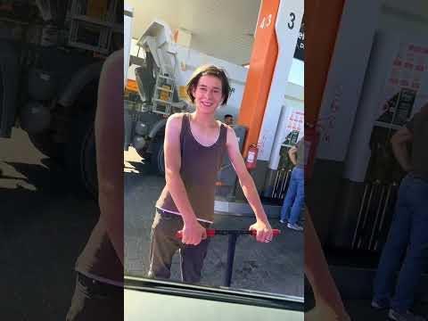 Bogdan DLP meets with Rareș and gives him money 😍