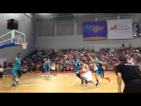 Wong Wei Long hits a buzzer beater in Game 4 of the ABL Finals