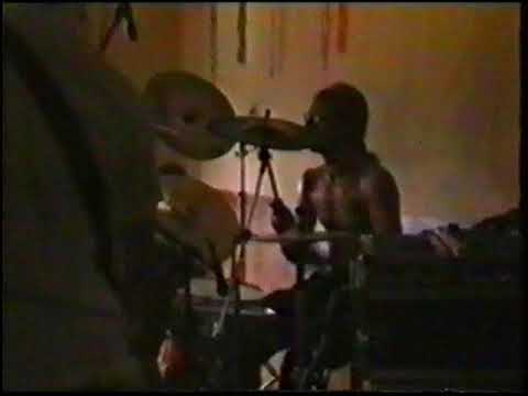 UHURU - Live in "Totalny rozpierdol systemu" Grodzisk Maz. 1996