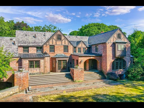 9 Peirce Rd in Wellesley MA