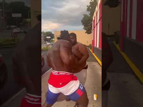 Bodybuilder catches over weight client!! Eating sloppy #shorts
