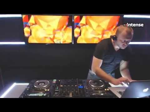 Andrei Fiber Live @ Radio Intense 25.12.2013 http://www.poptop.fm/artist/andreifiber/
