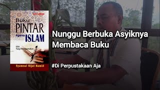 Nunggu berbuka asyiknya membaca Buku
