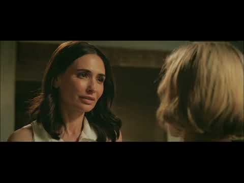 Karolina Wydra and Rhea Seehorn Lesbian Scene in Pluribus