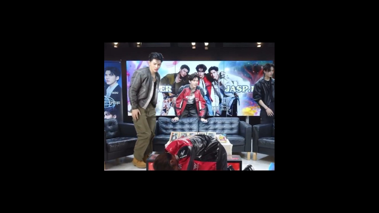 I can't with these boys 😂 #joongarchen #pondnaravit #santapp #aou_tnbknr #jasper #gmmtv #shorts