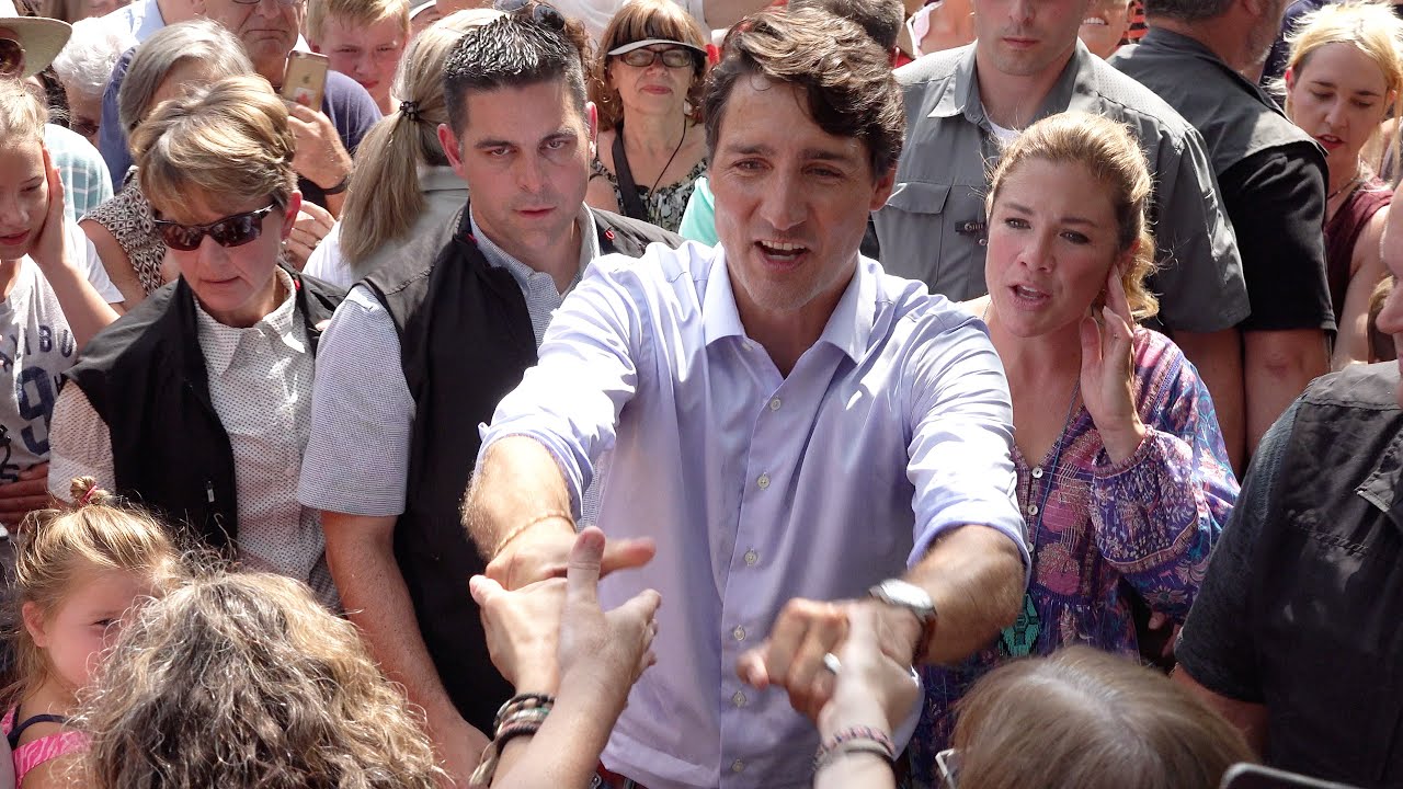 Justin Trudeau and wife Sophie mingle with the crowd in Penticton on BC Day 【4K】