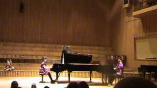 Download lagu Janice Carissa and Ryan Ferguson play Indonesian traditional song Ayo Mama mp3 Download lagu Janice Carissa and Ryan Ferguson play Indonesian traditional song Ayo Mama mp3