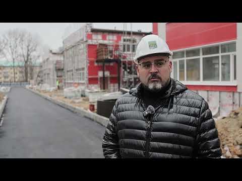 Новый асфальт укладывают на территории будущего детского сада на Постышева, 7а во Владивостоке.