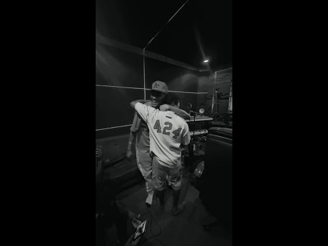 Darassa Amkumbatia Mbosso Baada ya Kuskia Verse (Looking For Love Studio Session).