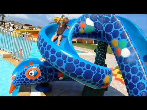 Zabawa Dzieci w Basenie 🤪 Zjeżdżalnie Wodne 🤽 Tunezja 🌴 Fun. Children in the pool - water slides😋
