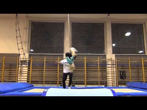 Weronika Antoszcztk 6 lat - Trampolina (trening)