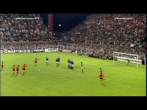 Surprising freekick by Johan Cruyff vs Sweden #WorldCup74