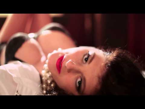 NINA DONELLI - ZAŠTO CURE BOLI GLAVA (OFFICIAL VIDEO)