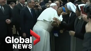 "Bacio, Papa!" Pope Francis kisses nun after slapping incident