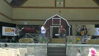 Traci Kennedy & County Line performing 