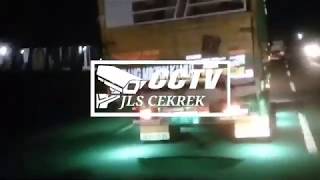 Download lagu Truck majestic muatan sengon berani oleng!!! mp3