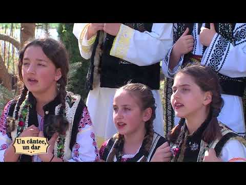 Grupul MOLDAVA de la Clubul Copiilor Fălticeni  -  Pe un mal de râuleț