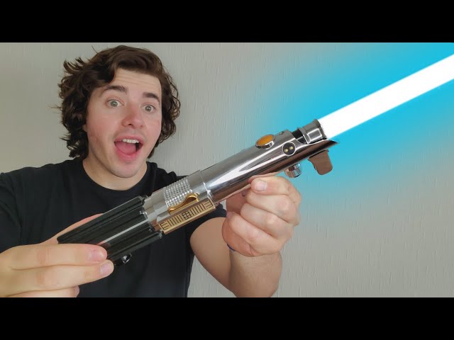 Vídeo relacionado con Abridor de botellas con sable de luz de Luke Skywalker con llavero de acero inoxidable, diseño robusto, 13 cm - para el bar de casa, de viaje y como regalo para los fans de Star Wars