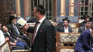 קדיש החזן רם מזרחי בבהכ''נ עדס מוצ''ש ויגש תשפ''ג חג'אז - התמונה מוצגת ישירות מתוך אתר האינטרנט יוטיוב. זכויות היוצרים בתמונה שייכות ליוצרה. קישור קרדיט למקור התוכן נמצא בתוך דף הסרטון