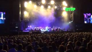 FERNANDO DENTE.  Zurich. Gala del Bosque en concierto frente al Planetario.