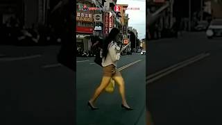 機車放好再來等吃腸粉不好嗎