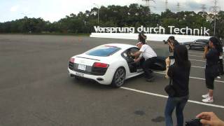 preview picture of video 'audi R8 donuts'