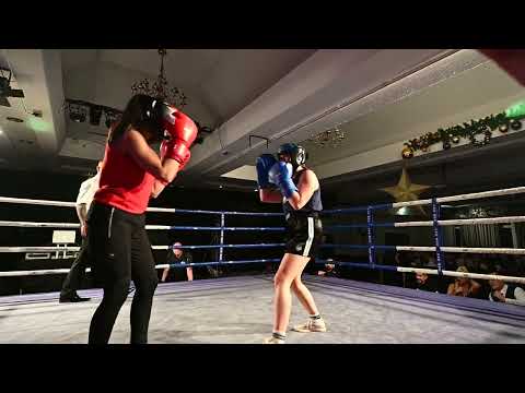 ULTRA WHITE COLLAR BOXING   GLASGOW   271122 FIGHT 6   MARYAM VS DANGER DEVLIN